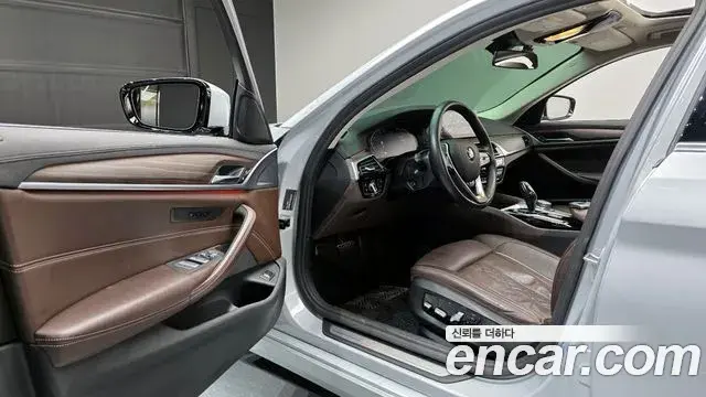 BMW 5 Series 2020 — ფოტო 4/20