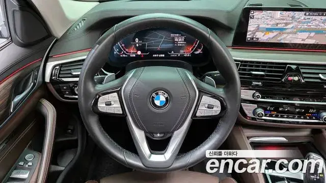 BMW 5 Series 2020 — ფოტო 8/20