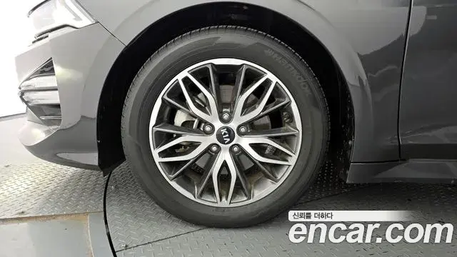 Kia K5 2020 — ფოტო 8/20