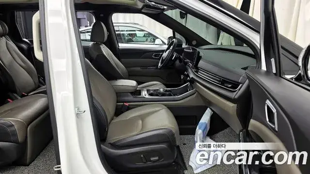 Kia Carnival 2024 — ფოტო 19/20