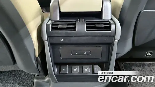 Land Rover Defender 2021 — Фото 19/20
