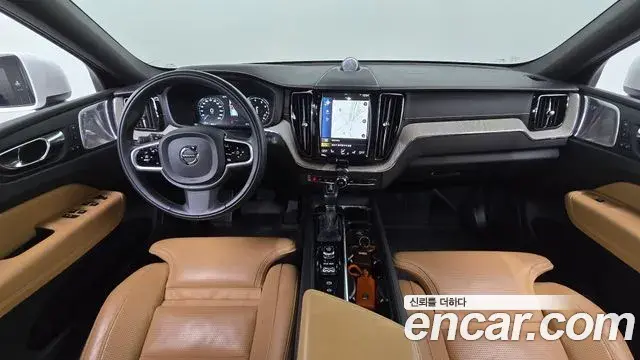 Volvo XC60 2019 — Şəkil 14/20