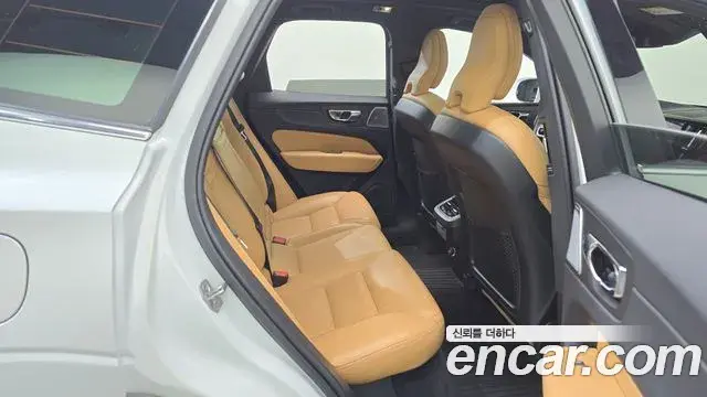 Volvo XC60 2019 — Şəkil 20/20
