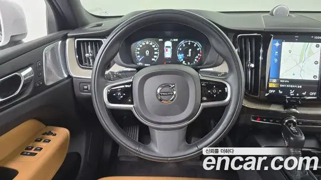 Volvo XC60 2019 — Şəkil 12/20