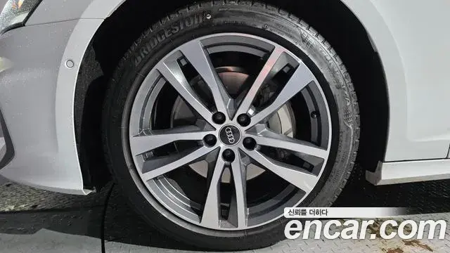 Audi A6 2022 — ფოტო 15/20