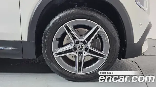 Mercedes-Benz GLB-Class 2020 — ფოტო 18/20