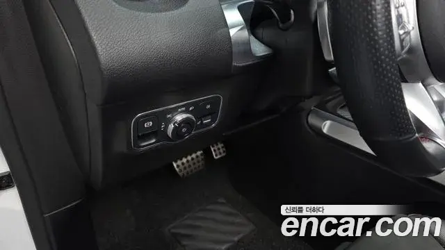 Mercedes-Benz GLB-Class 2020 — ფოტო 17/20