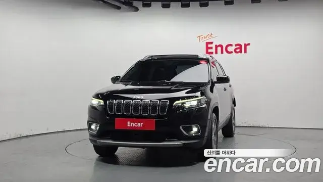 Jeep Cherokee 2021 — Фото 3/20