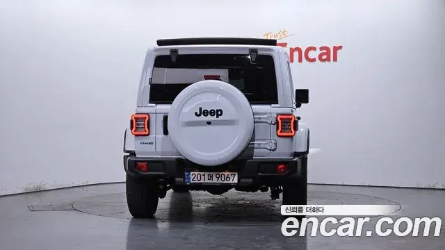 Jeep Wrangler 2021 — ფოტო 8/20