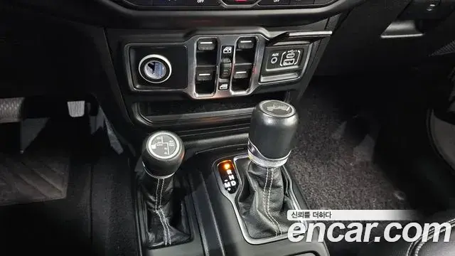 Jeep Wrangler 2021 — ფოტო 5/20