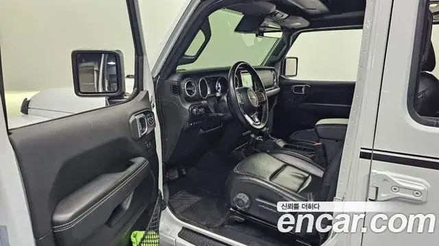 Jeep Wrangler 2021 — ფოტო 20/20
