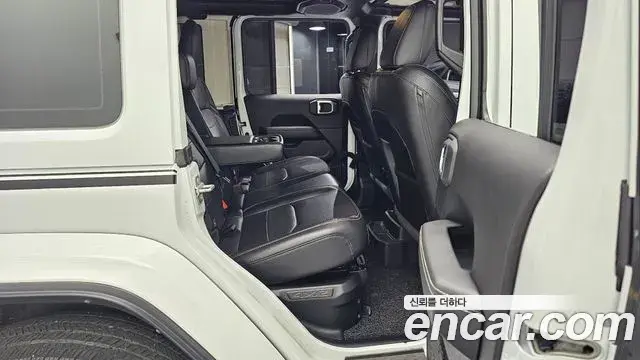 Jeep Wrangler 2021 — ფოტო 16/20