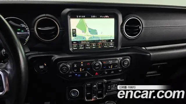 Jeep Wrangler 2021 — ფოტო 19/20