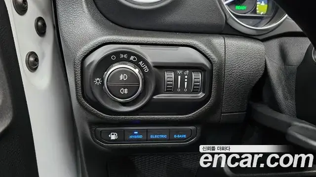 Jeep Wrangler 2021 — ფოტო 7/20
