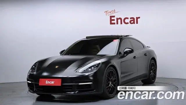 Porsche Panamera 2018 — Фото 1/20