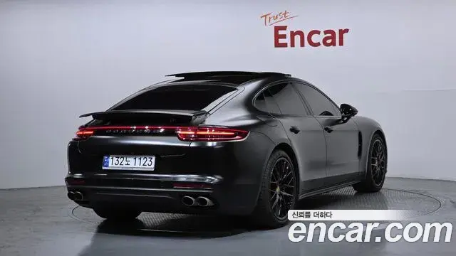 Porsche Panamera 2018 — Фото 2/20