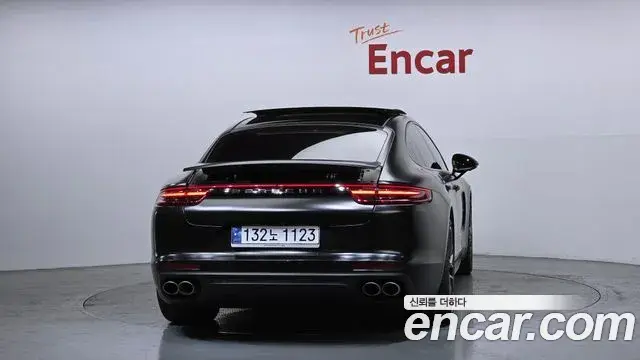 Porsche Panamera 2018 — Фото 4/20
