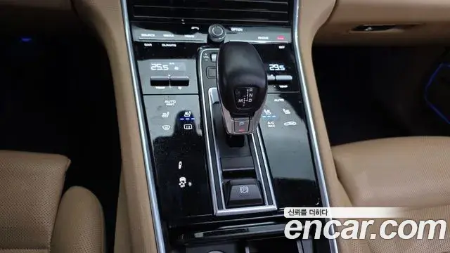 Porsche Panamera 2018 — Фото 9/20