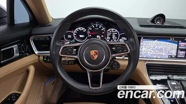 Porsche Panamera 2018 — Фото 13/20