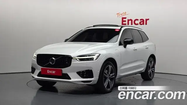 Volvo XC60 2021 — ფოტო 1/20