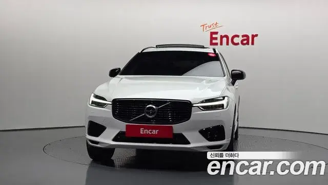 Volvo XC60 2021 — ფოტო 6/20