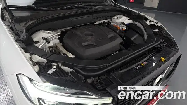 Volvo XC60 2021 — ფოტო 20/20