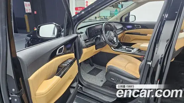 Kia Carnival 2022 — Фото 11/20