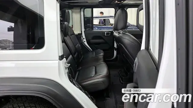 Jeep Wrangler 2021 — Şəkil 15/20