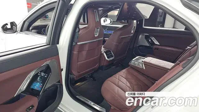 BMW 7 Series 2025 — Фото 13/20