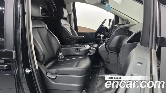 Hyundai Staria 2021 — Photo 16/20