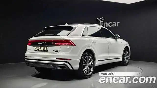 Audi Q8 2020 — ფოტო 7/20