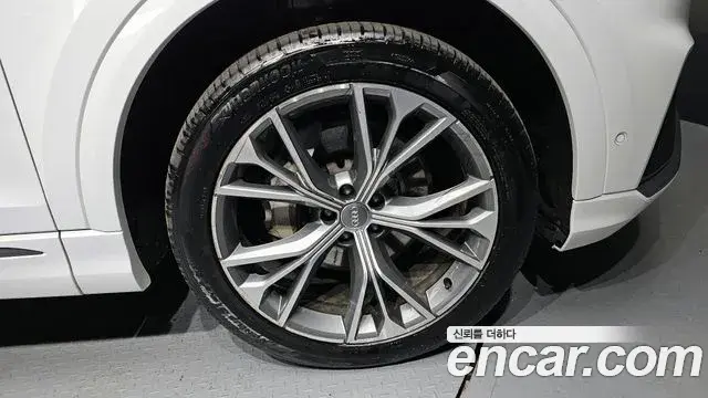 Audi Q8 2020 — ფოტო 11/20