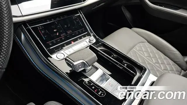 Audi Q8 2020 — ფოტო 16/20