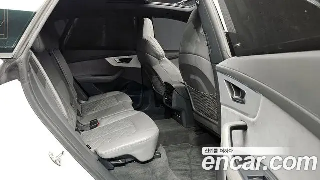 Audi Q8 2020 — ფოტო 9/20