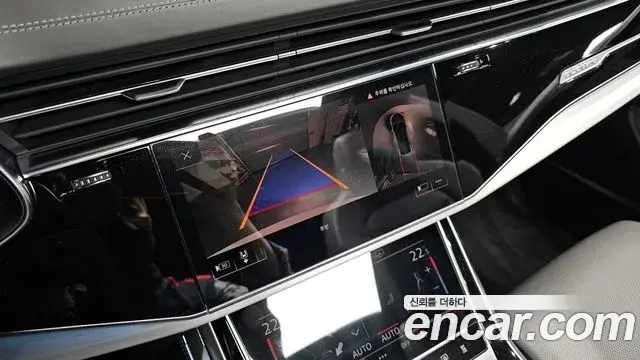 Audi Q8 2020 — ფოტო 17/20
