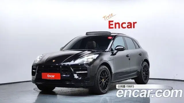 Porsche Macan 2021 — Фото 1/20