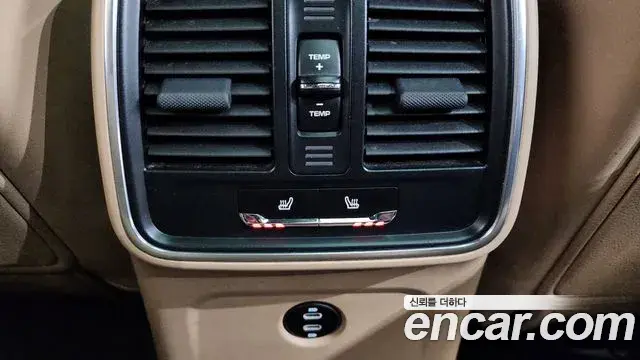 Porsche Macan 2021 — Фото 19/20