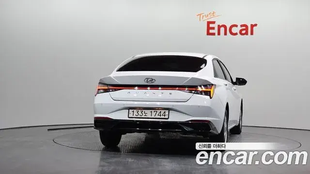 Hyundai The New Avante Hybrid 2022 — Photo 13/23
