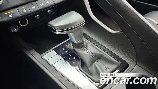 Hyundai The New Avante Hybrid 2022 — Photo 17/23