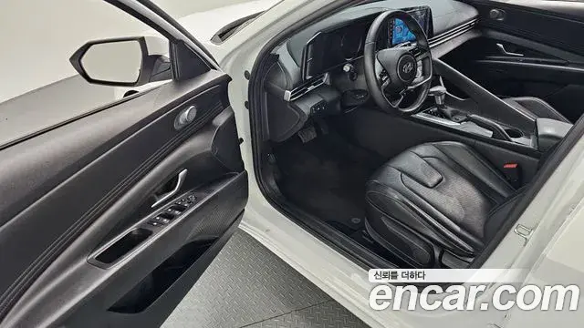 Hyundai The New Avante Hybrid 2022 — Photo 18/23