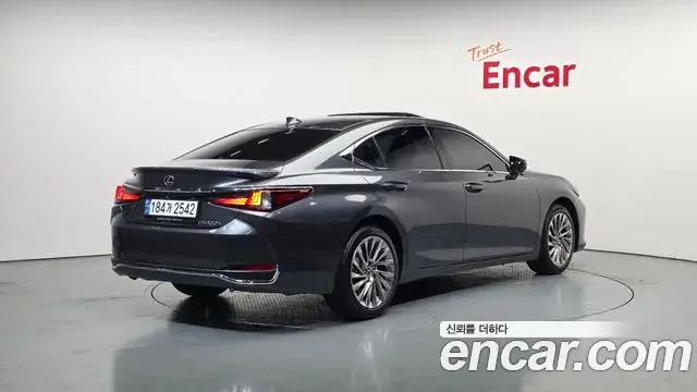 Lexus ES300h 2024 — Şəkil 15/20