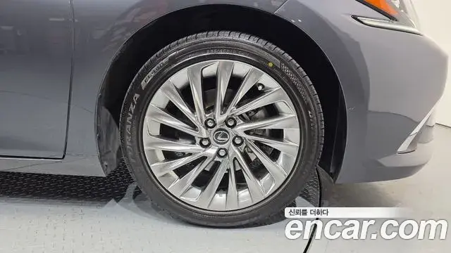 Lexus ES300h 2024 — Şəkil 18/20