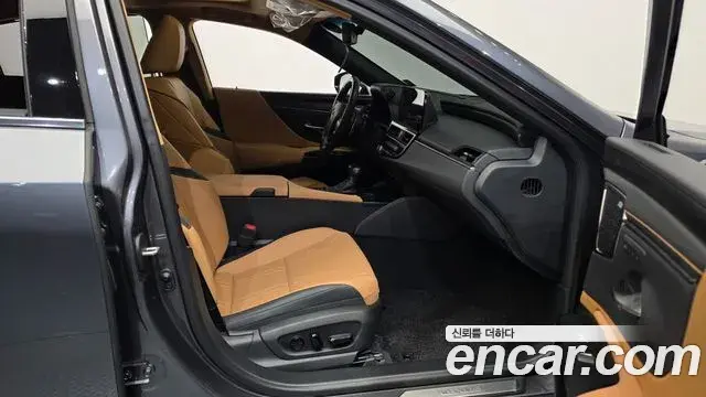Lexus ES300h 2024 — Şəkil 9/20