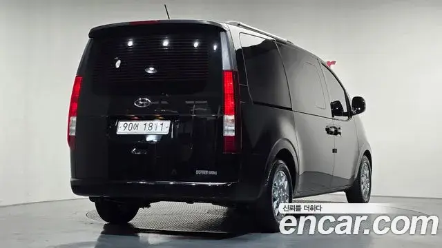 Hyundai Staria 2022 — ფოტო 17/20