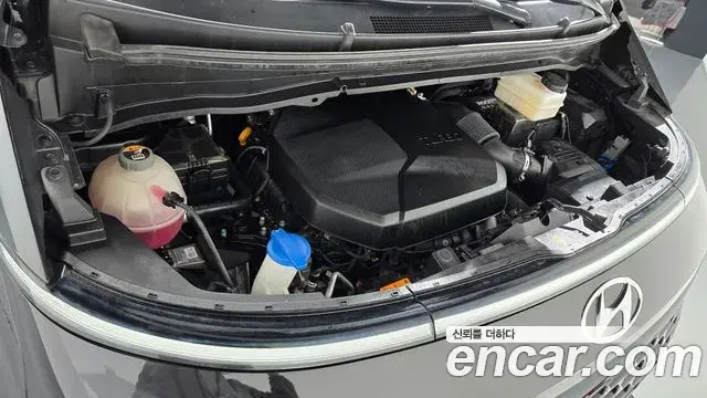 Hyundai Staria 2022 — ფოტო 8/20