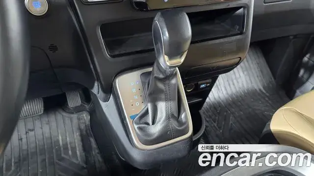 Hyundai Staria 2022 — ფოტო 6/20