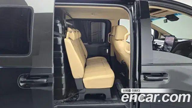 Hyundai Staria 2022 — ფოტო 10/20