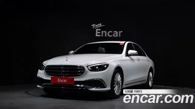 Mercedes-Benz E-Class 2023 — ფოტო 8/20