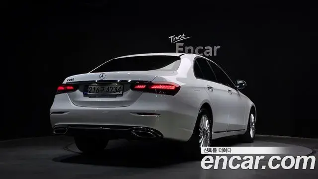 Mercedes-Benz E-Class 2023 — ფოტო 13/20