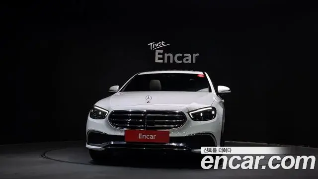 Mercedes-Benz E-Class 2023 — ფოტო 19/20